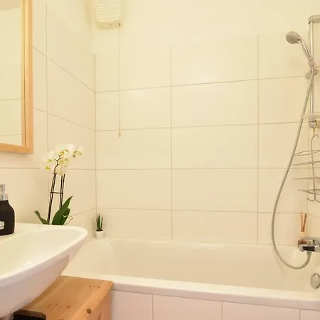 Peaceful Studio Near Center شقة *